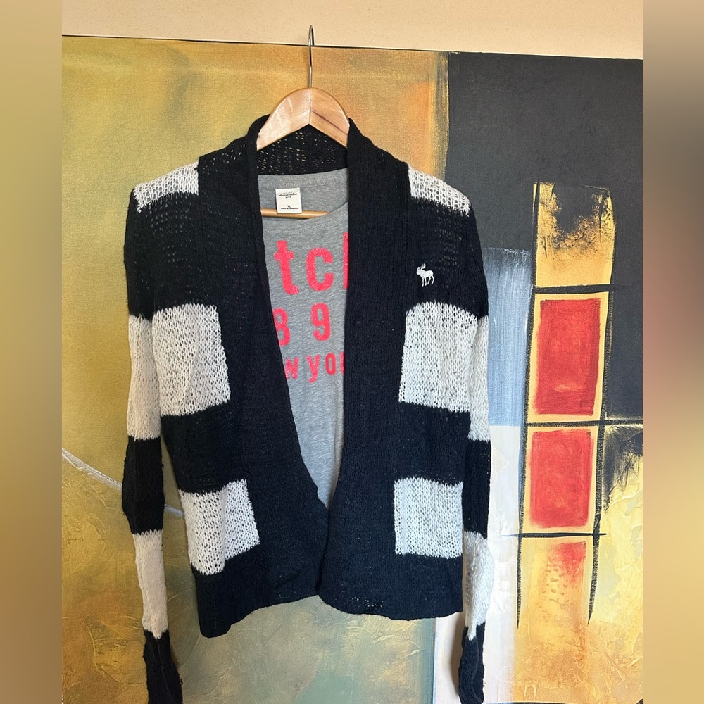 Lot of Abercrombie & Fitch Black and White Striped Open Cardigan and grey tee